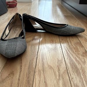 Abella True Comfort black and white flats. Size 7.5.